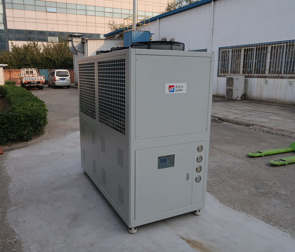 25、30匹風冷式冷水機
