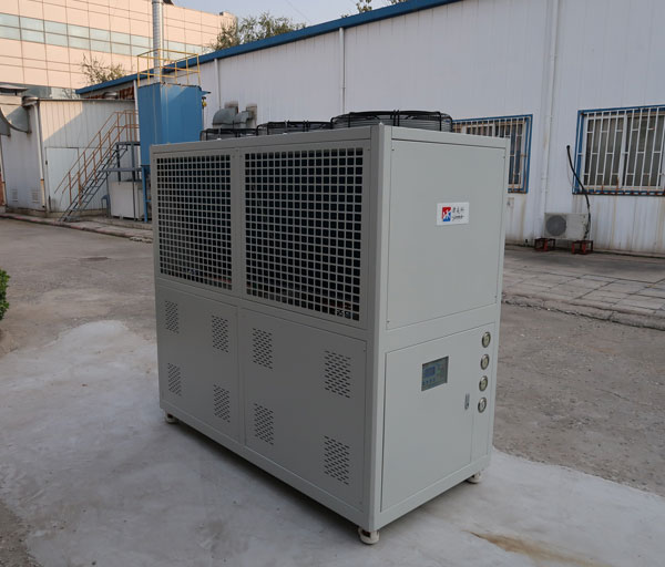 25、30匹風冷式冷水機
